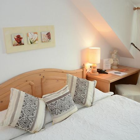 Hotel & Restaurant Braunstein - Pauli'S Stuben برباش ام نيوسيدله الغرفة الصورة