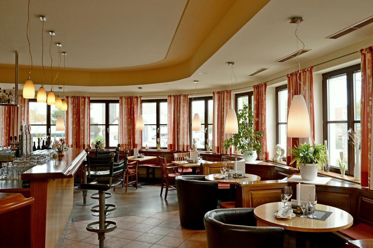 Hotel & Restaurant Braunstein - Pauli'S Stuben برباش ام نيوسيدله المظهر الخارجي الصورة